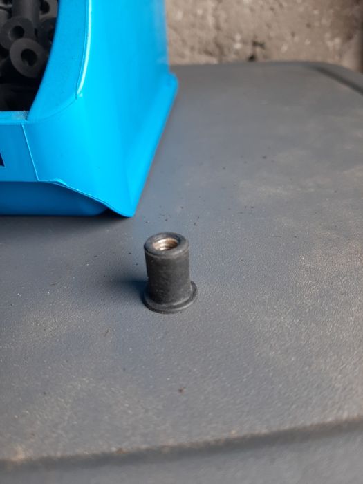15 szt gumowa nakrętka Pro-Bolt M5