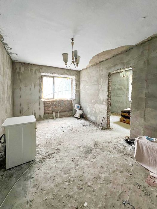 Квартира 2-кімнатна по вул. Сірка під ремонт