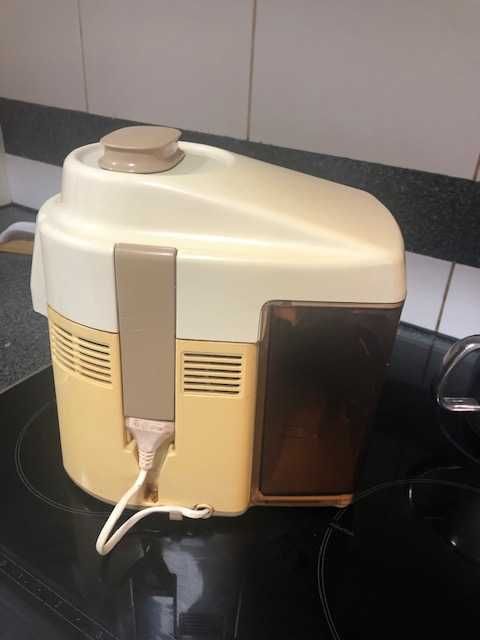 Maquina centrifugadora de  sumos Moulinex modelo 753