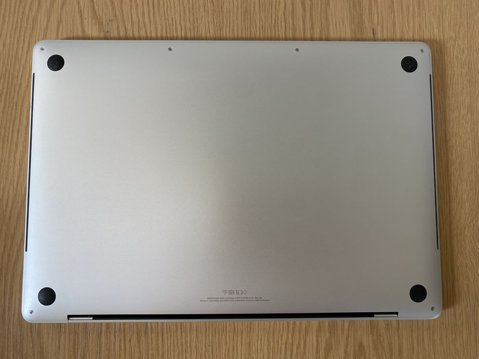 Apple MacBook Pro 16 (2019)i7/16/512 Гб radeon Pro 5300 4Gb Ідеал