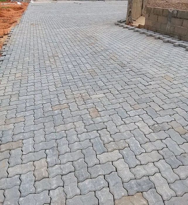 Aplicação de pave,lancil,lajetas,relva sintética e natural, piscinas,seixo decorativo