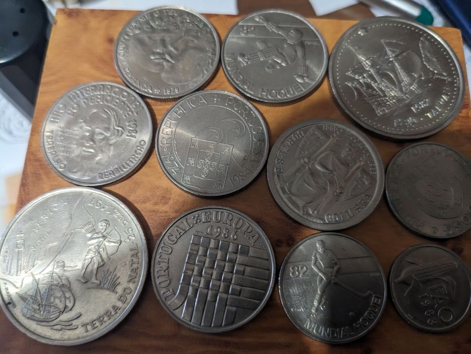11 moedas comemorativas de escudos