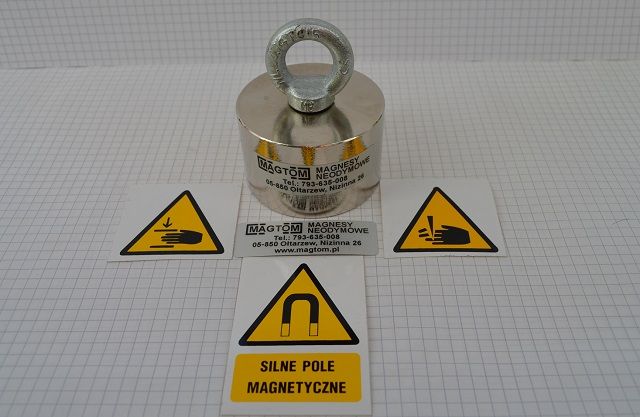 Magnes neodymowy w uchwycie 360 stopni do wody UM 55x40 N42 190Kg