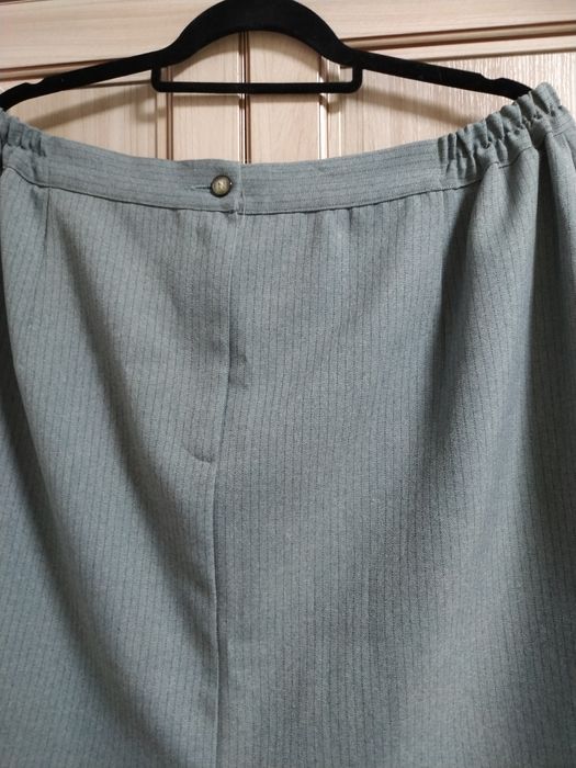 Spódnica ołówkowa  w prążki roz 54