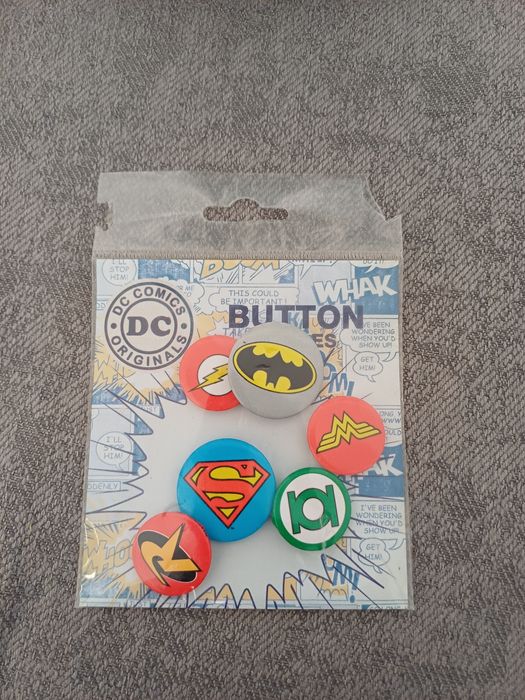 Conjunto de artigos Marvel e DC