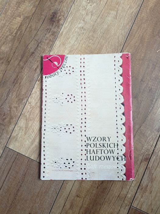 Wzory polskich haftów ludowych. Haft rzeszowski | Teczka, KAW