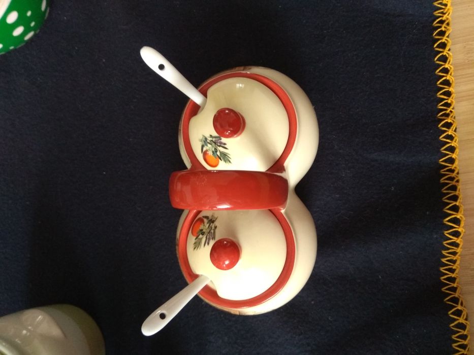 Подносы и посуда разная