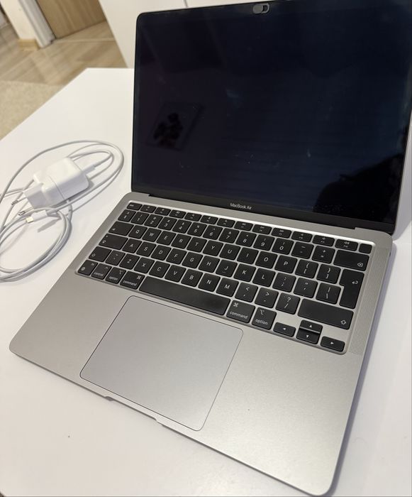 Mac book Air M1 + przejsciówka