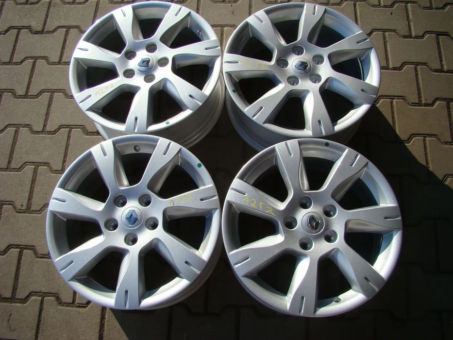 a252 5x114,3 Renault Trafic Nissan NV300 Opel Vivaro Fiat Talento 7jx17