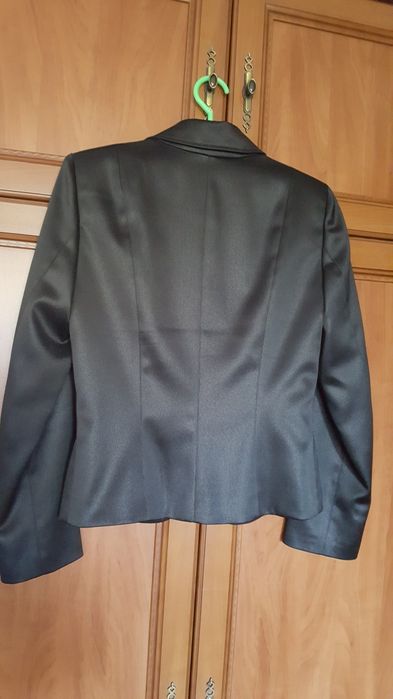 Elegancki czarny zakiet roz 38