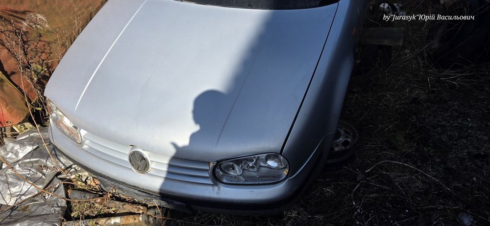 Vw golf4 капот срібного кольору