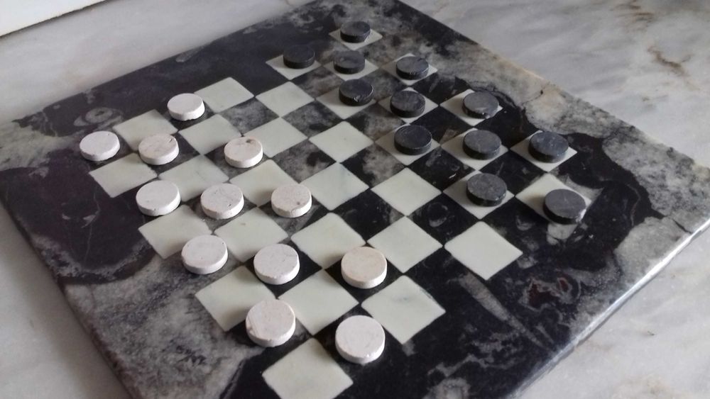 Tabuleiro em Pedra para Jogo de Xadrez e Jogo de Damas
