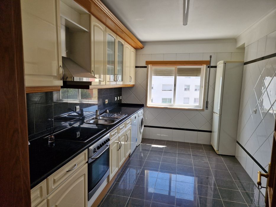 Apartamento T3 prior velho loures, lisboa