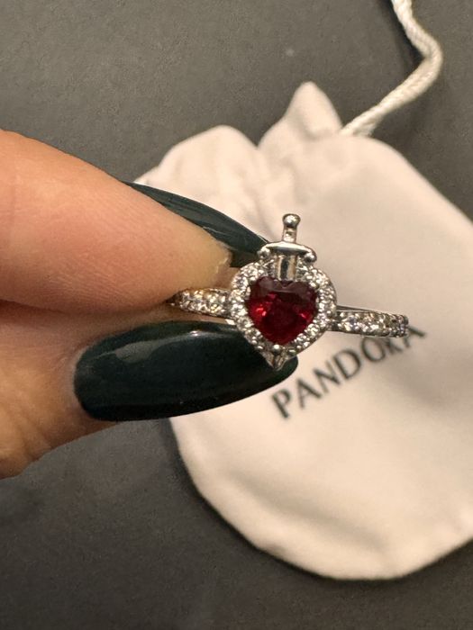 Каблучка Pandora червоне серце зла королева новинка від Пандори