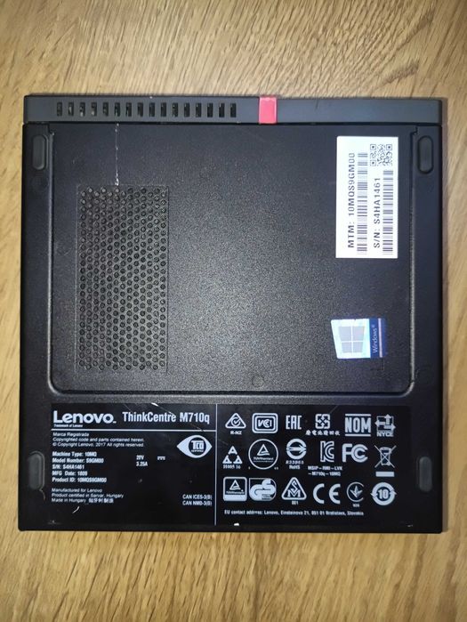 Системный блок Lenovo ThinkCentre M710q с креплением для монитора.