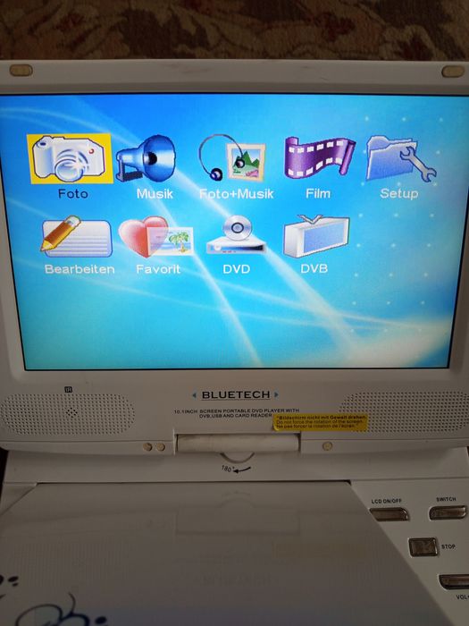 sprzedam telewizorek 10 cali z odtwarzaczem DVD BLUTECH