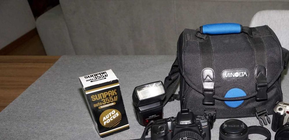 Minolta Dynax 500si Super + Sigma AF Macro 50mm f/2.8 + 2 Flashes