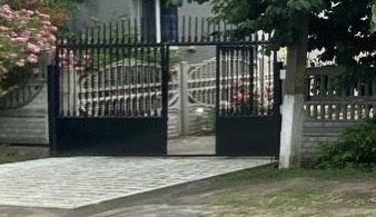 Ворота металеві ,розпашні з хвірткою