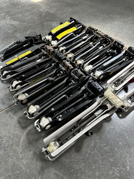 Буксировочний крюк Домкрат Автокомпресор Bmw Mercedes Audi Honda VW