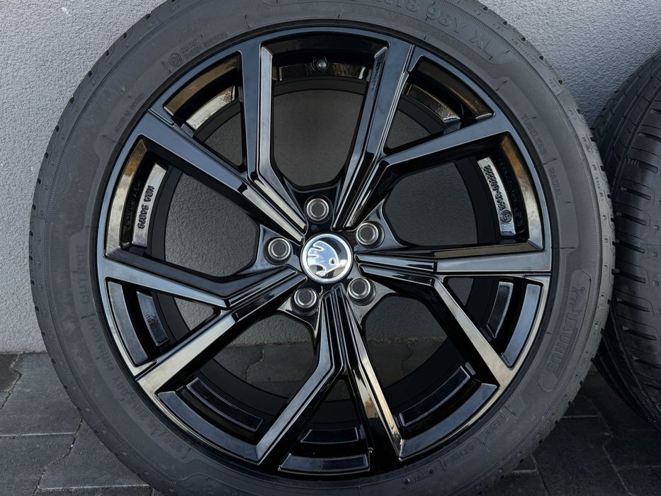 SKODA SUPERB III 3 koła letnie 235/45r18 ROADX Felgi PLATIN Germany NOWE