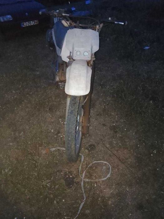 Vendo dr 125 sem docs sem bateria sem cachimbo sem vela ... Última vez parada a andar e de certeza com cachimbo e vela pega 180 euros não negociável