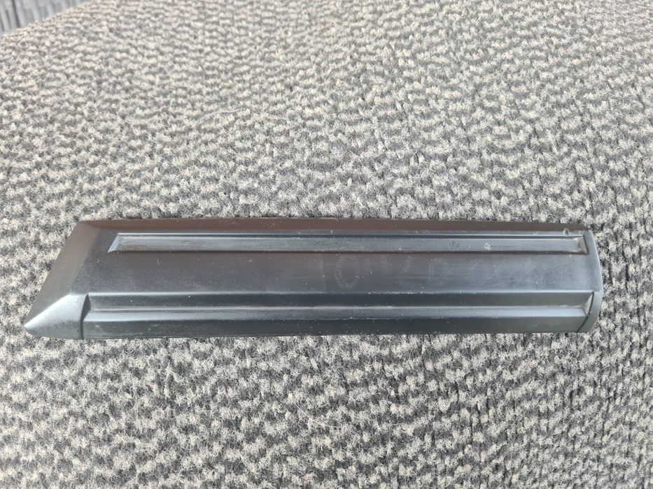 Volvo 940 945 listwa boczna  błotnika prawa krutka