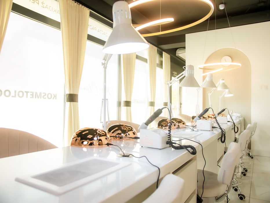 Sprzedam staniwisko manicure, stół manicure