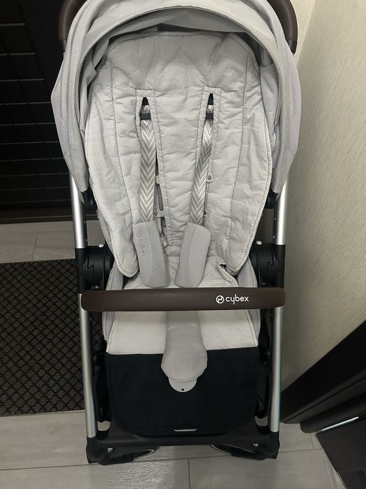 Прогулянкова коляска Cybex Balios s Lux ( двухсторонній матрасик+дощовик+чохли на колеса  у комплекті)