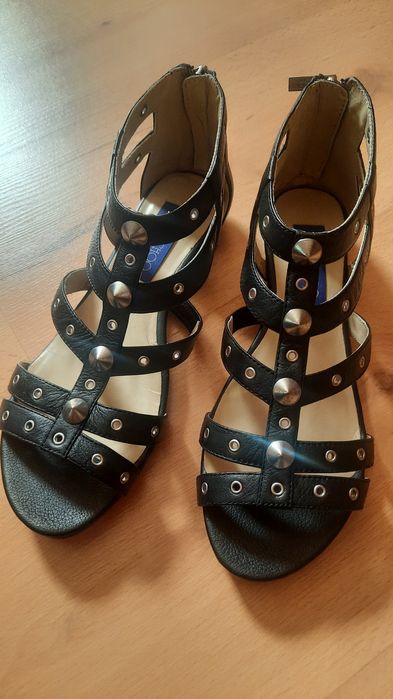 Damskie buty sandały. Sandaler Jimmy Choo H&M