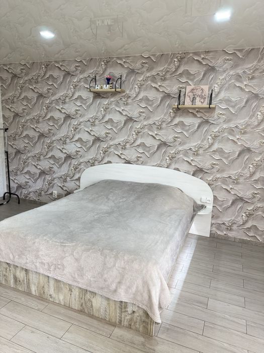 Студия посуточно, почасово. Жилпоселок, пл. Победы.