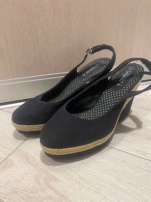 Продам красиві босоніжки