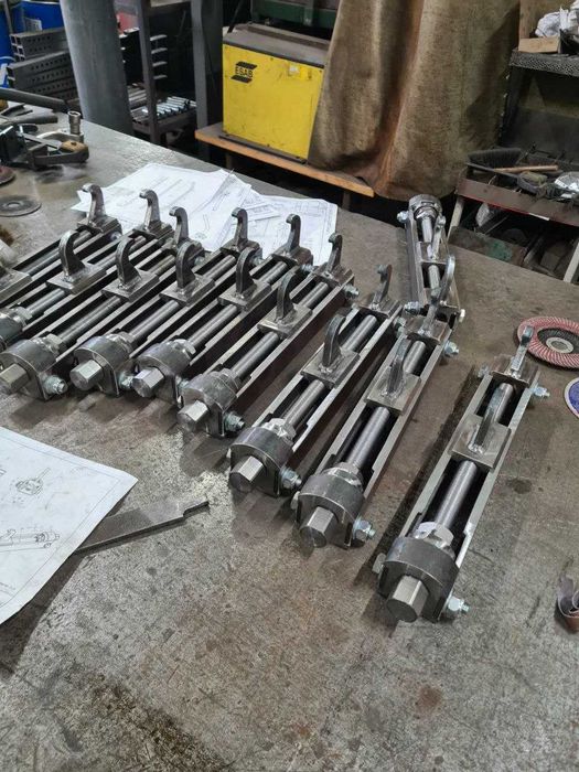 Устройство для стяжки гусениц