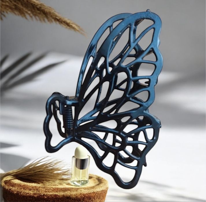 Śliczna spinka klamra grzebyk do włosów Mango motylek czarna metalowa