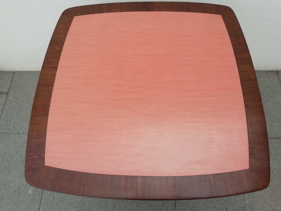 Mesa Olaio em sucupira