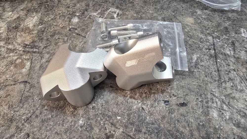 Cfmoto 800MT / 450 MT **Risers de guiador**