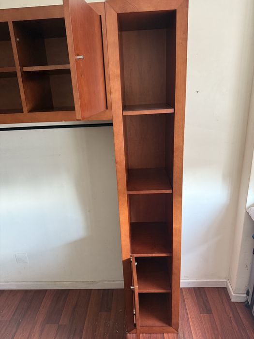 Móvel em ponte castanho