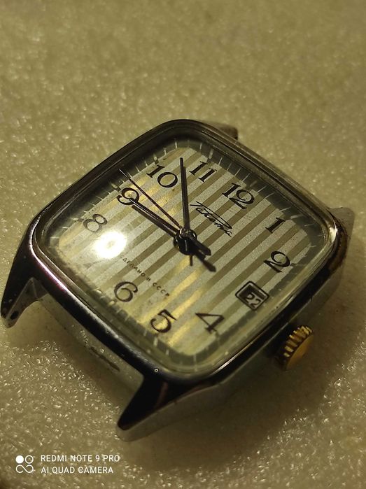 Часы Ракета квадрат с календарем