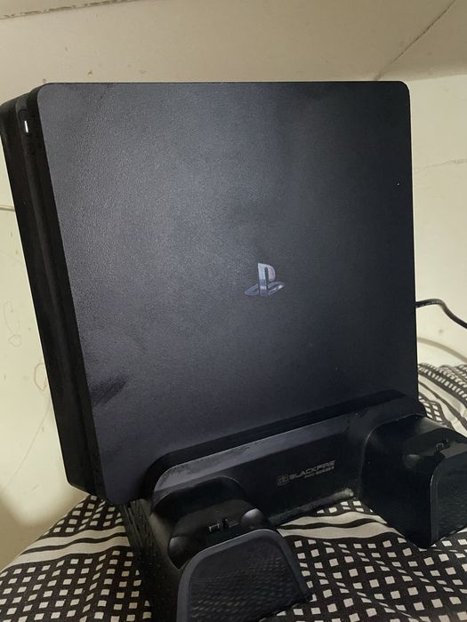 PlayStation 4 Slim 1TB e monitor aoc 100hz-Em ótimo estado