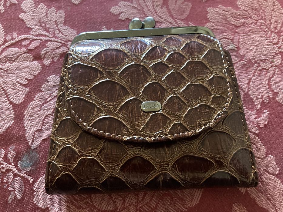 Продам кошелек лаковый