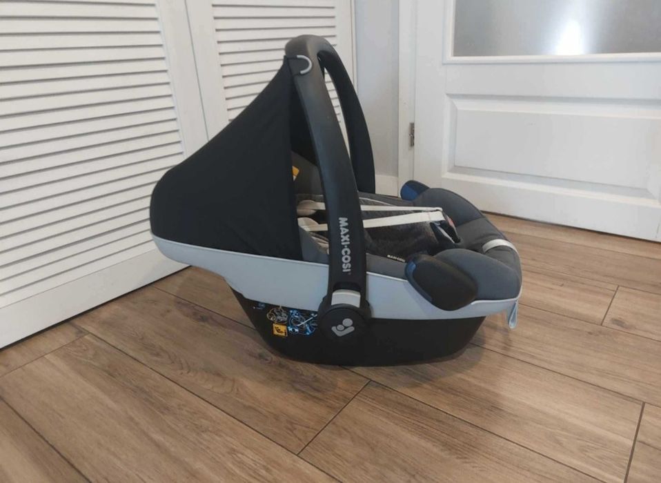 Fotelik Maxi-Cosi Pebble Pro z bazą FamilyFix i wkładką dla noworodka