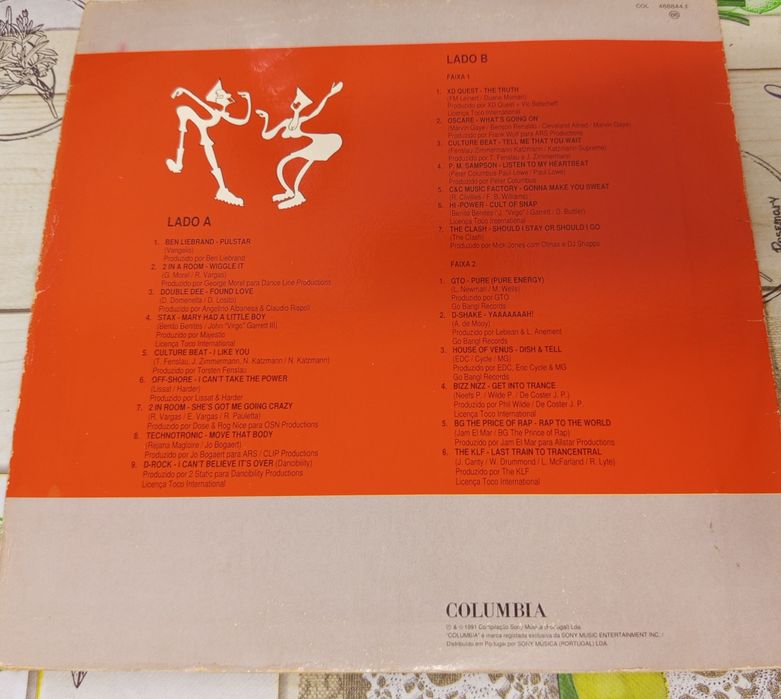 Disco Vinil abana o capacete