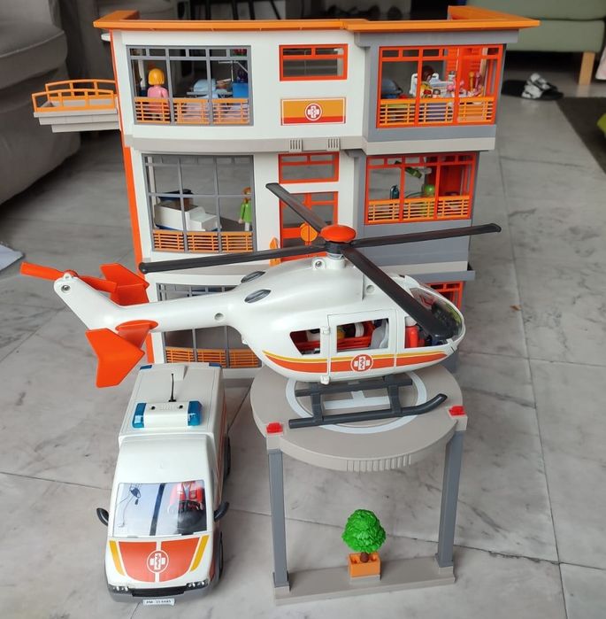 Szpital Dziecięcy Playmobil 6657 + Dodatkowe piętro 6443 + 8 zestawów