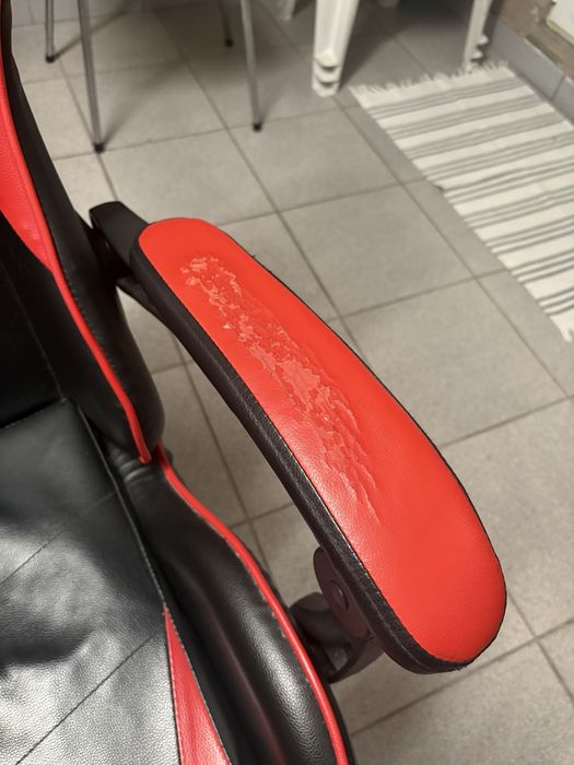 Cadeira Gaming Vermelha e Preta
