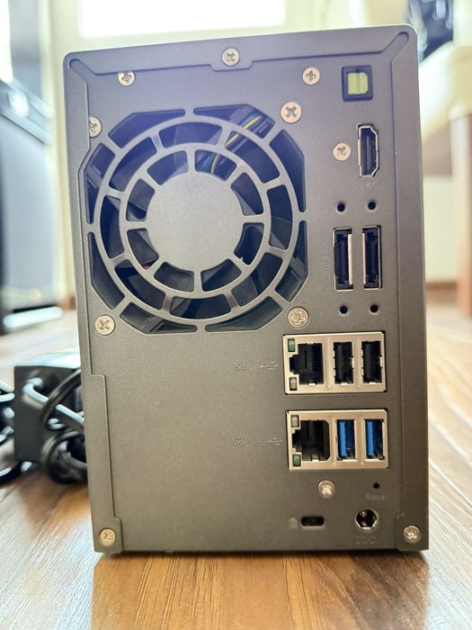 Serwer  Nas Asustor AS6102T