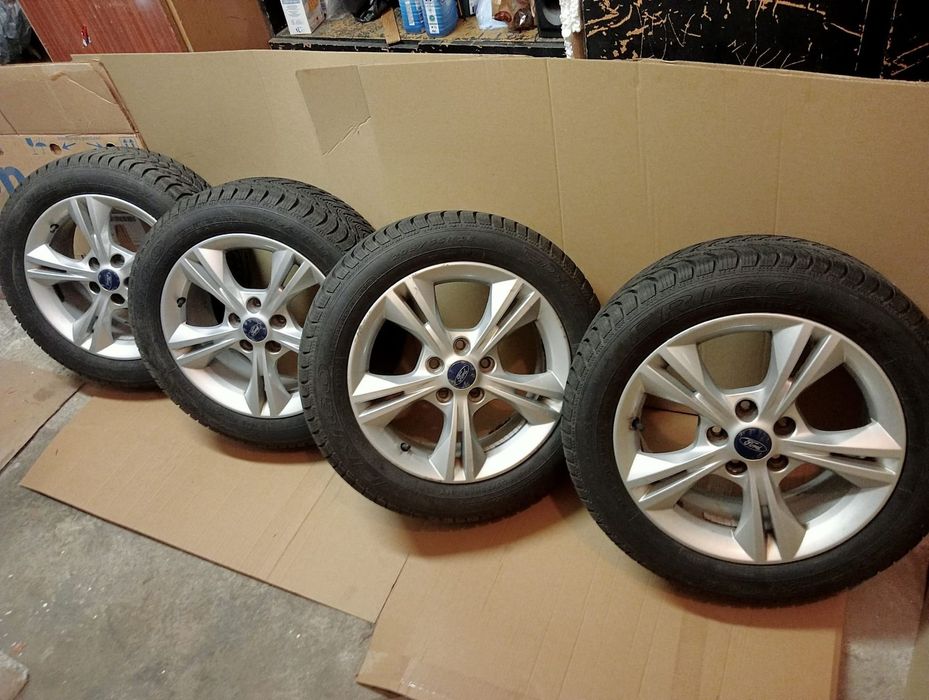 Oryginalne Felgi Ford Focus '16+ Zimowe opony Frigo po jednym sezonie.