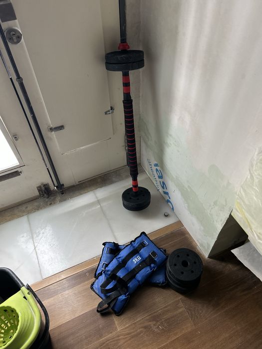 Training Weights and Bars472656931854100480