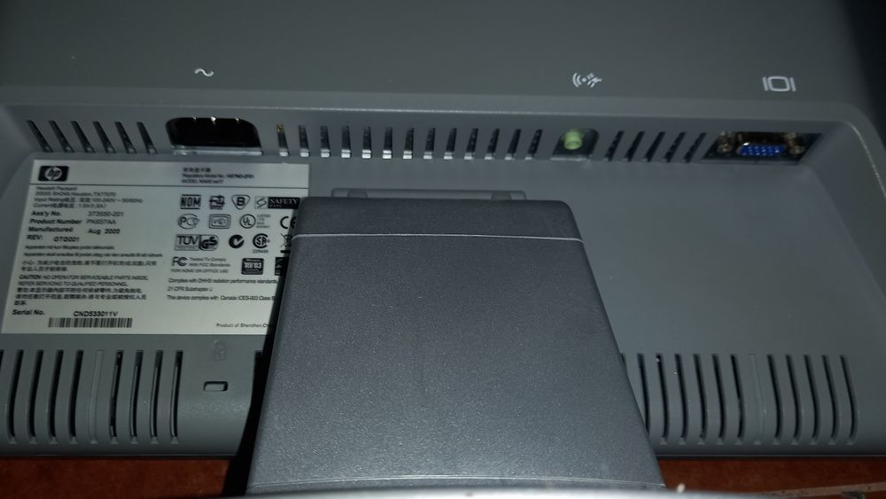 Monitor hp vs17 com altifalantes