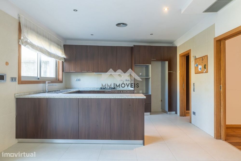 Moradia T4 | Jardim | Garagem | Amial | Porto