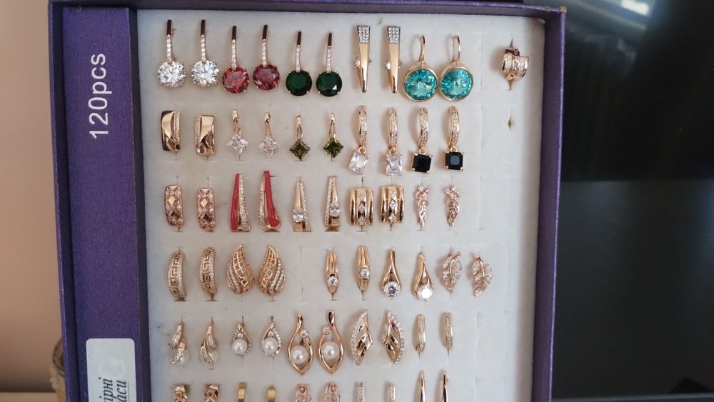 Сережки з медичного золота, ланцюжки, чокери.