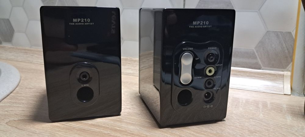 Продам эксклюзивные акустические колонки Edifier MP210  Black/Silver